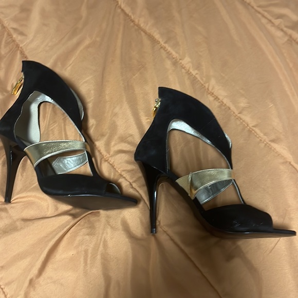 Guess Black Suede Metallic Gold GWPAINTER Shoes Size 8M - Picture 8 of 8